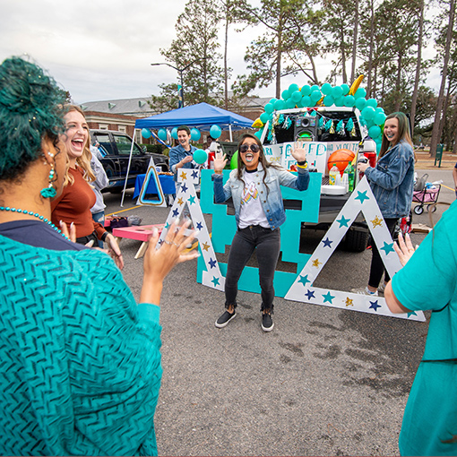 Students tailgating for homecoming weekend to show spirit