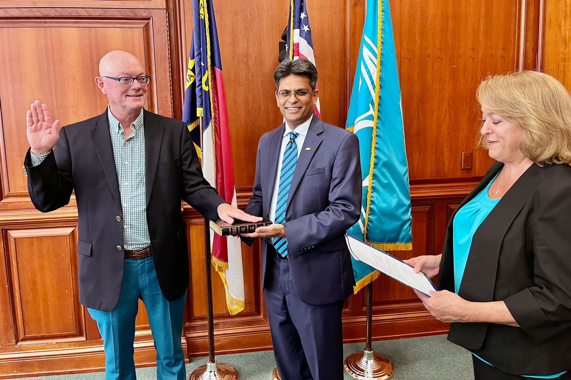 Steve Griffin ’82 recently took the oath of office as a new member of the UNCW Board of Trustees.