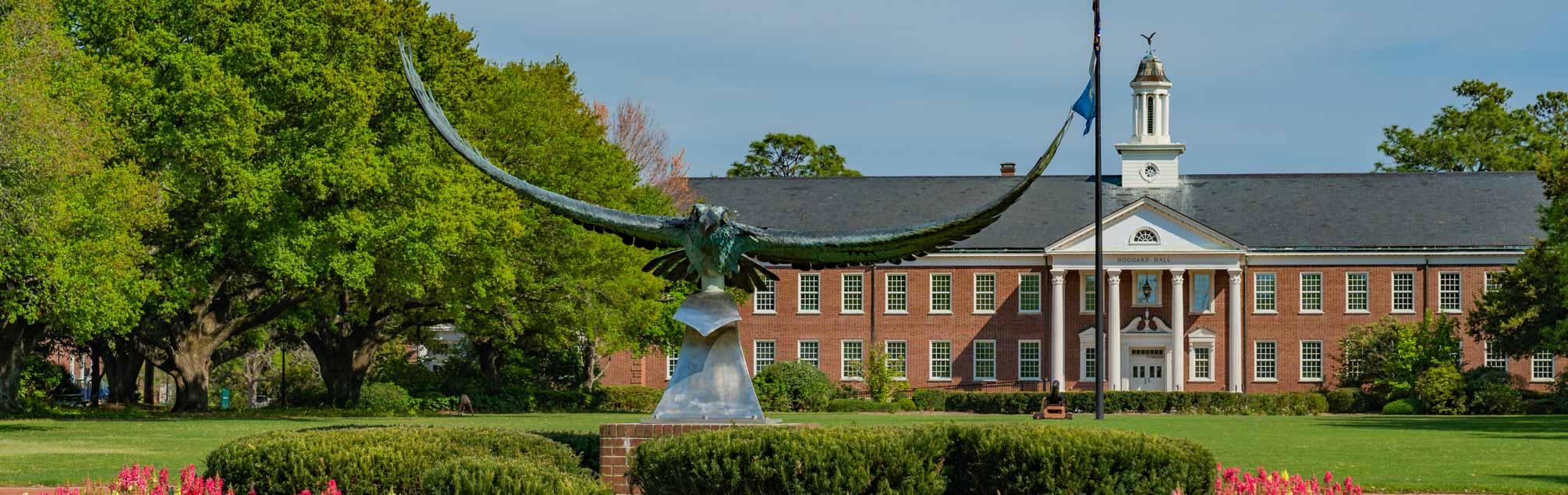 UNCW’s Hoggard Hall on a beautiful Spring day.