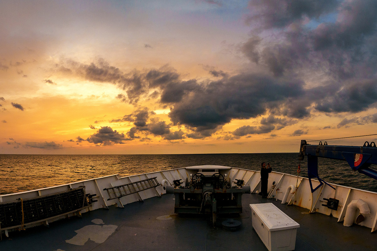 View of the ocean horizon from the R/V Cape Hatteras
