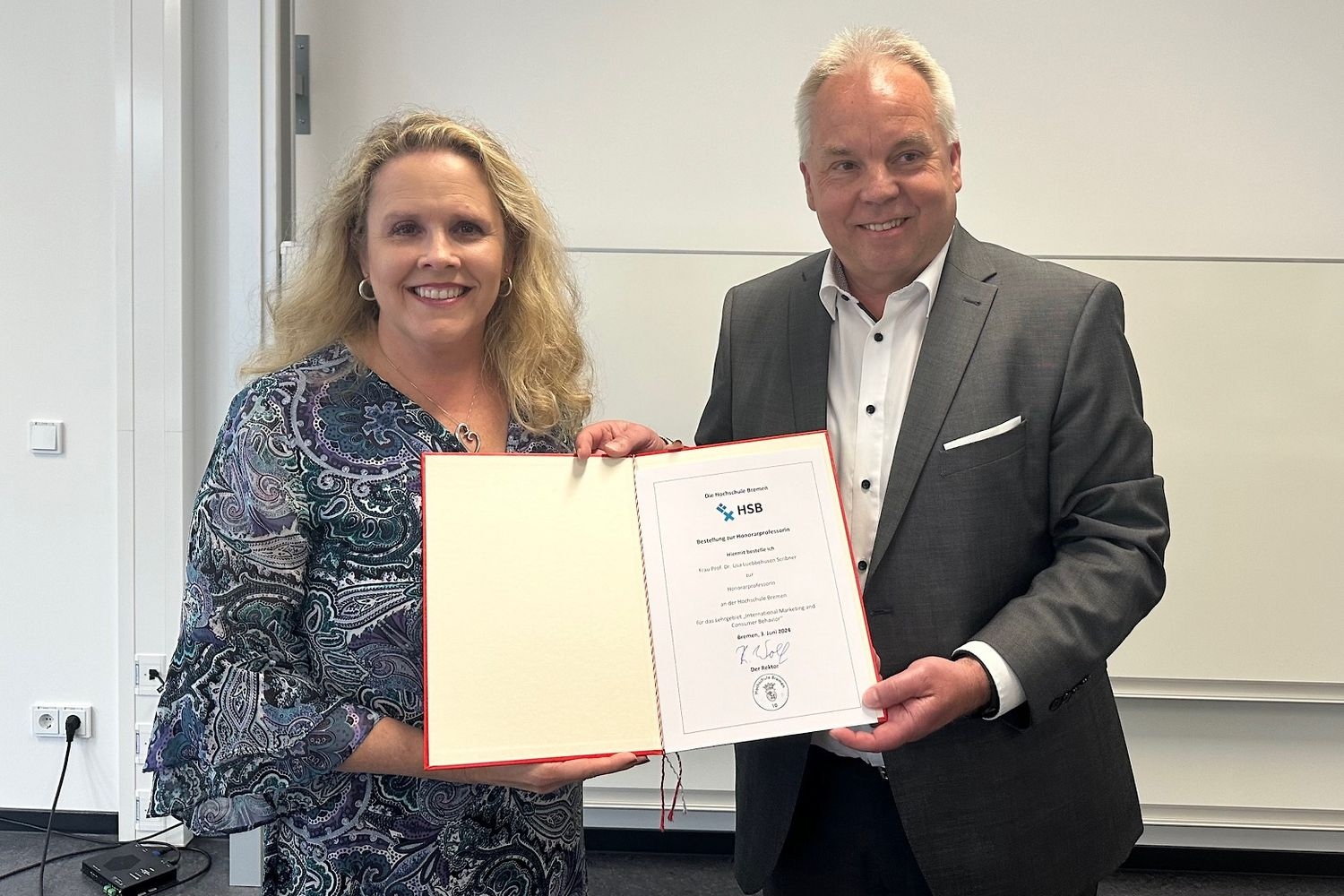 Dr Lisa Scribner receives Honorary Professorship Award from partner university, Hochschule Bremen's Dean of the School of International Business, Dr Peter Laudi.