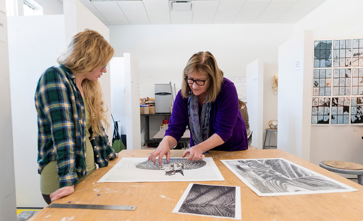 faculty member discussing art illustration with student