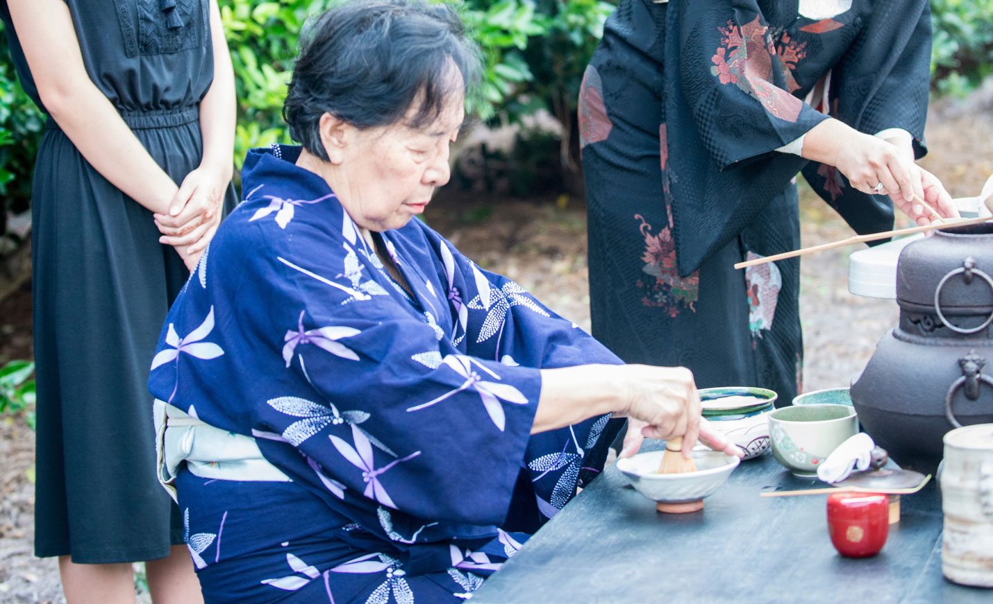 Japanese woman makes tea