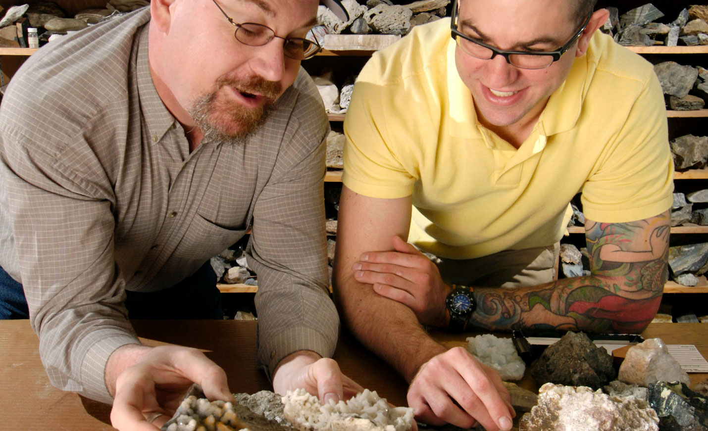 Two people discussing rock formations in a lab