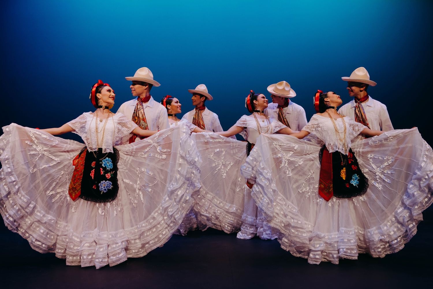 Campana sobre Campana dancers