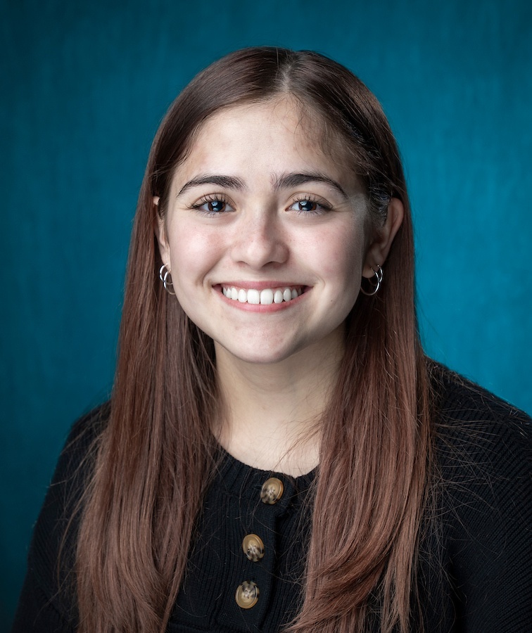 Mia dela cruz, student worker