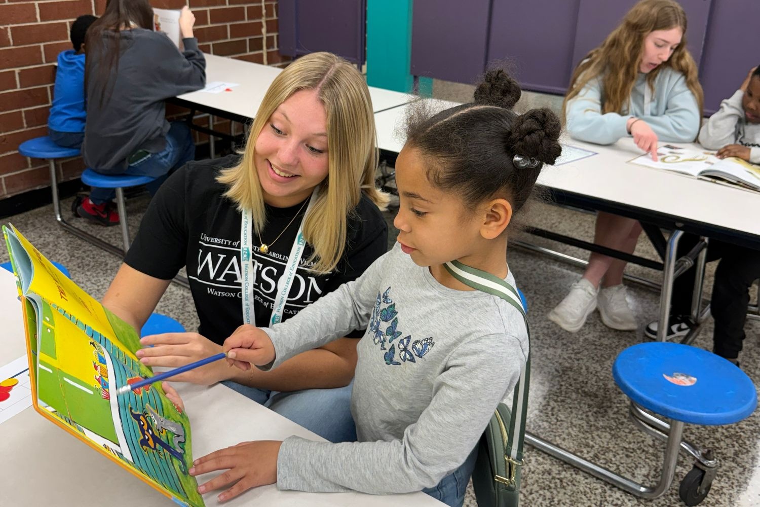 Watson student reads to a D.C. Virgo student