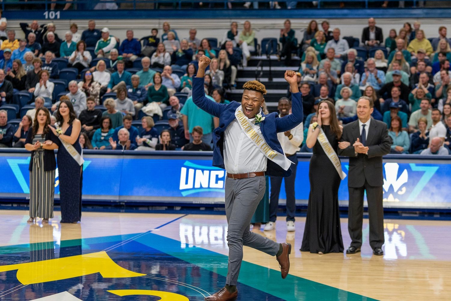 Uncw homecoming royalty honored at halftime