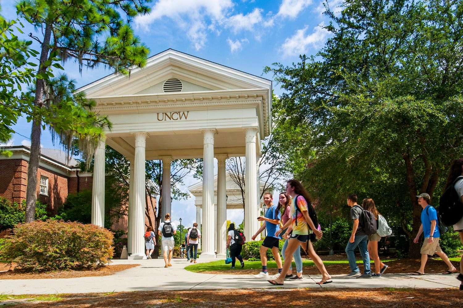 Students on UNCW campus