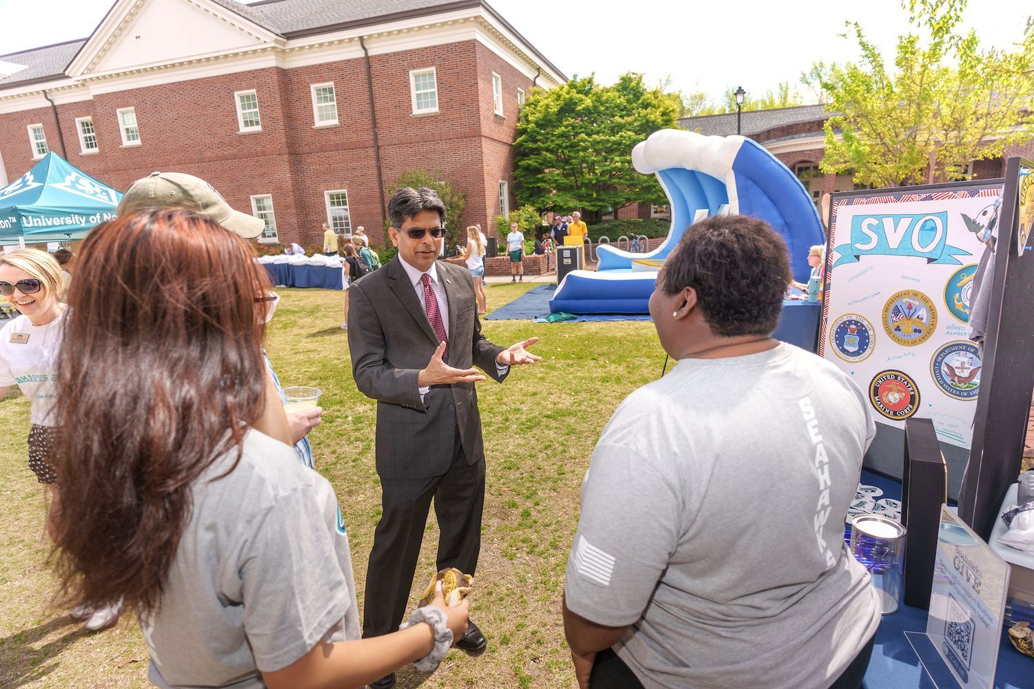 Chancellor Volety speaks speaking with members of the Student Veterans Organization