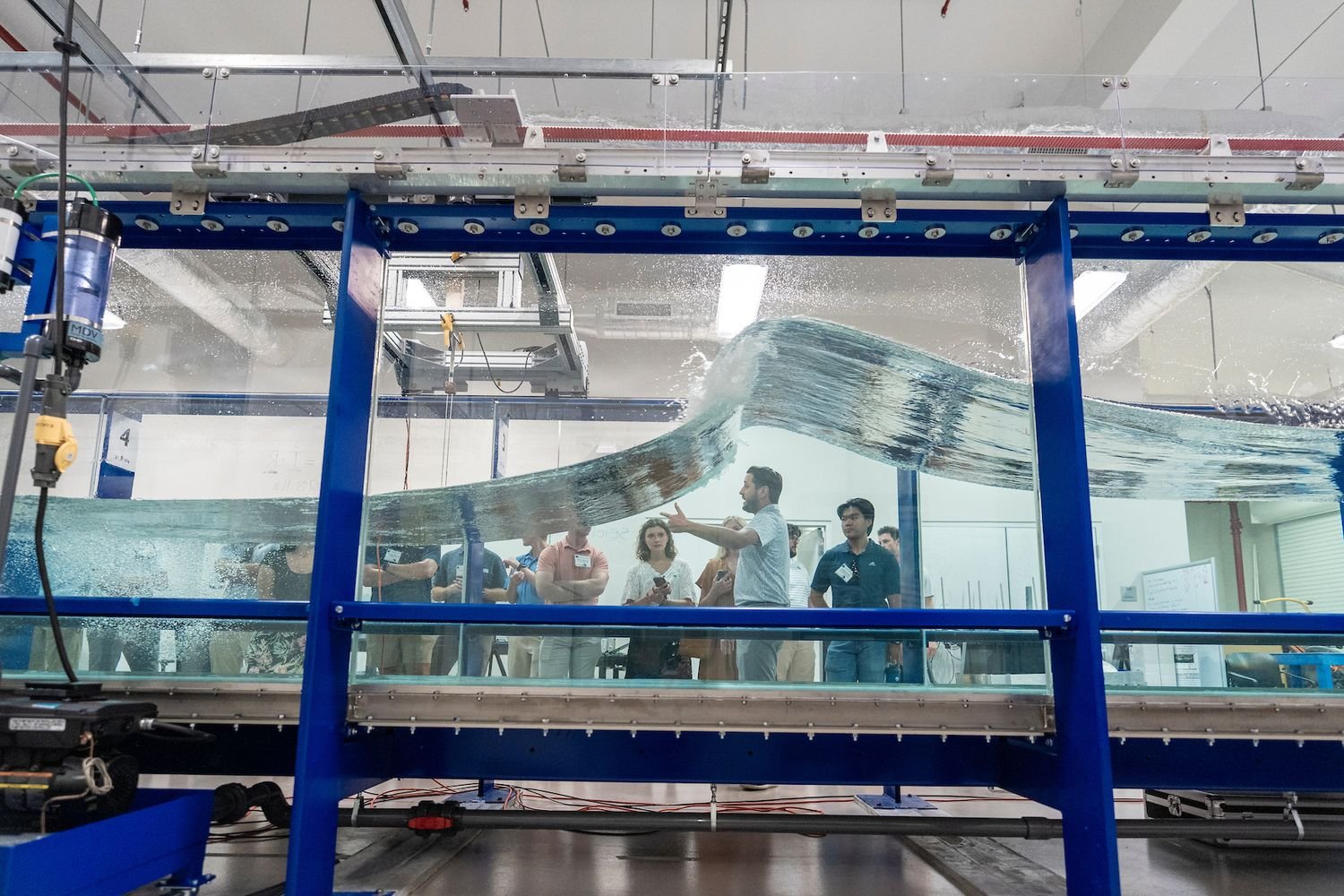 Wave flume machine