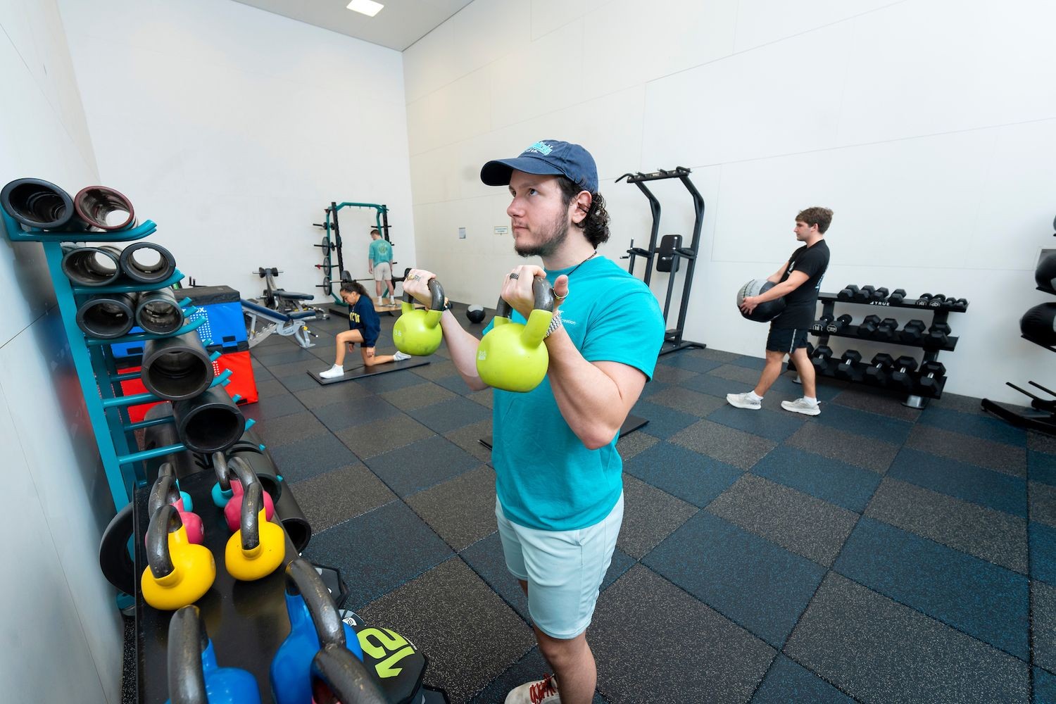 Students using training den at the Pat Leonard Student Recreation Center.