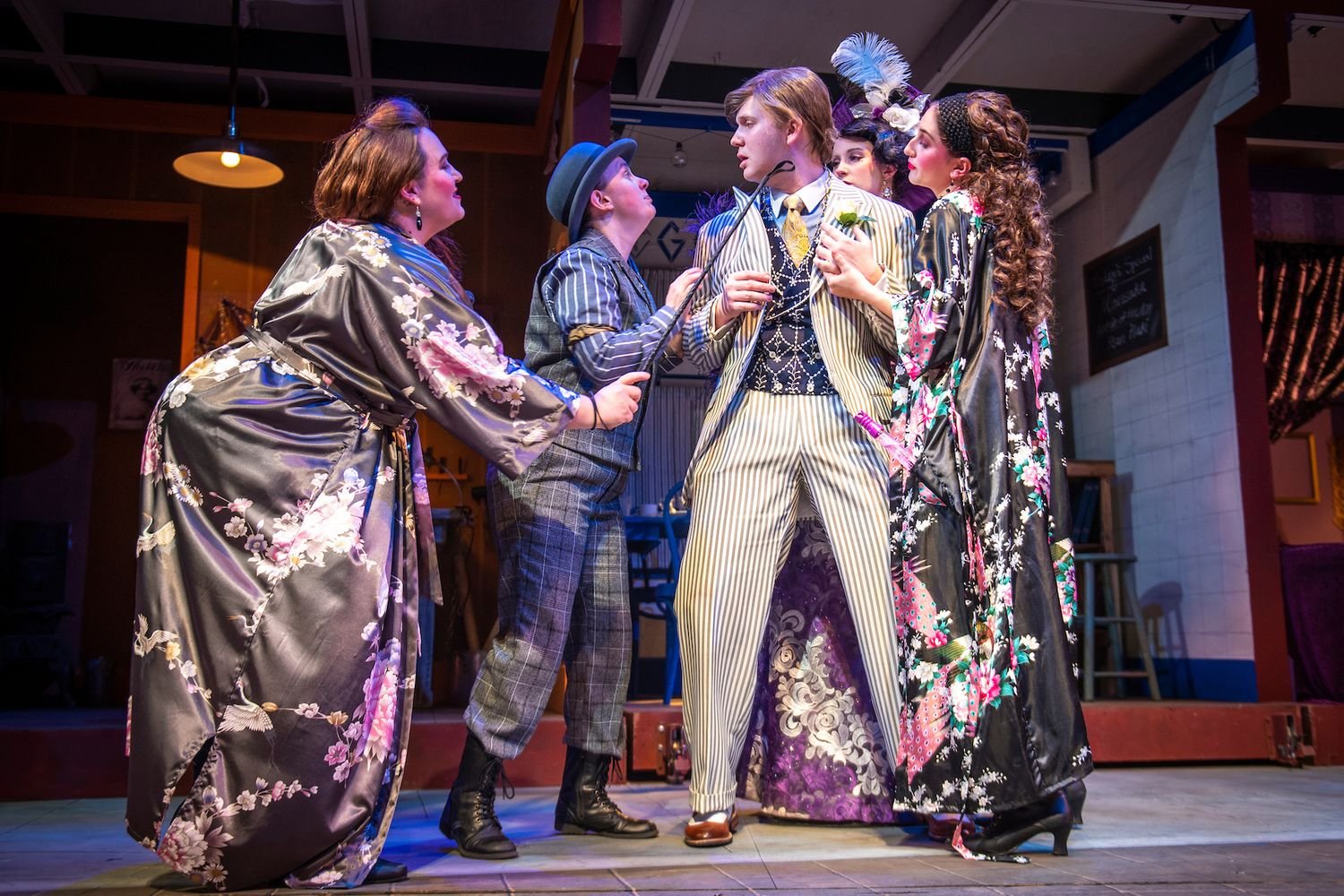 Comedic play with 5 actors on stage