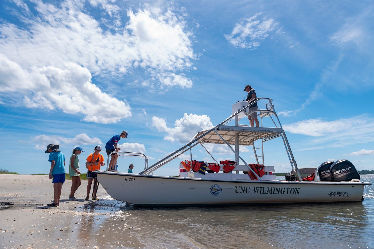 MarineQuest Instructors take students out to Masonboro Island for TECHNOcean